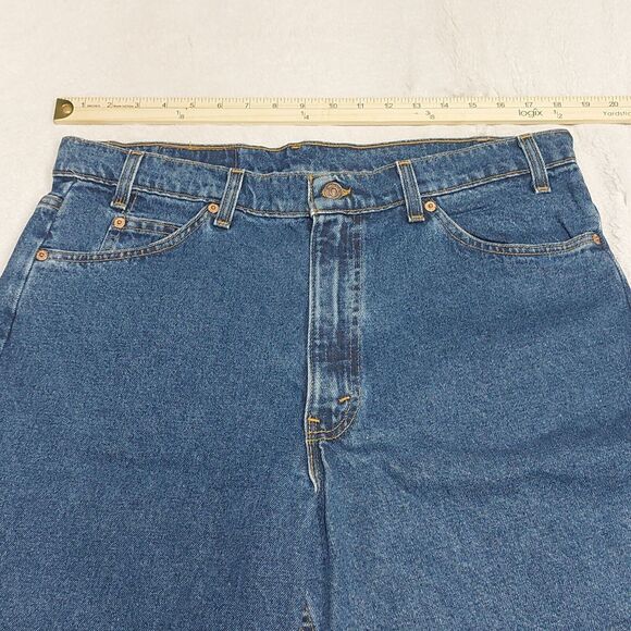 Vintage 90's Levi's 550 Relaxed Fit Baggy Medium Wash Denim Jean Shorts Size 38 - Picture 2 of 7